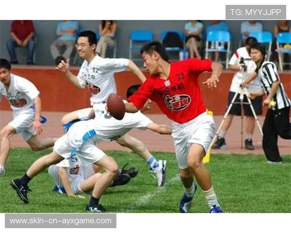 “腰旗橄榄球：成都七中东部赛场新运动体验，赛况惊心动魄”